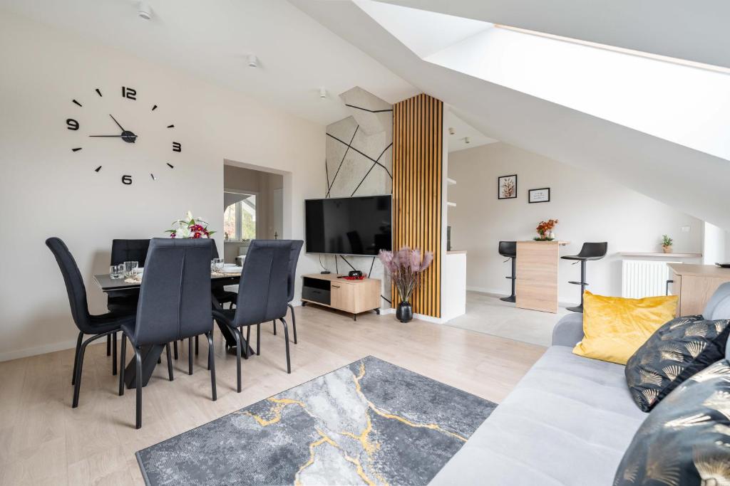 Μια τηλεόραση ή/και κέντρο ψυχαγωγίας στο Apartament Solidarności z widokiem na góry - Dream Apart