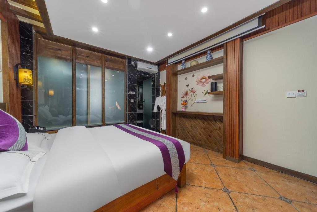 Postel nebo postele na pokoji v ubytování Yingxueke King Room