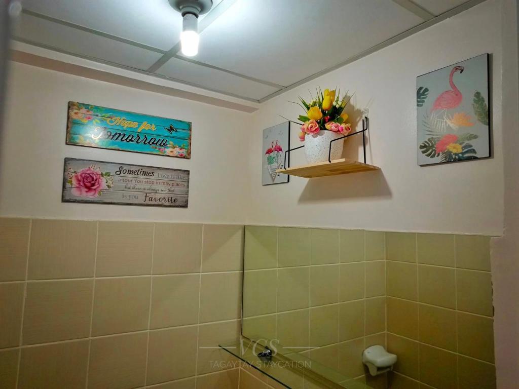 Vannituba majutusasutuses Tagaytay Staycation by VCS Tagaytay Staycation