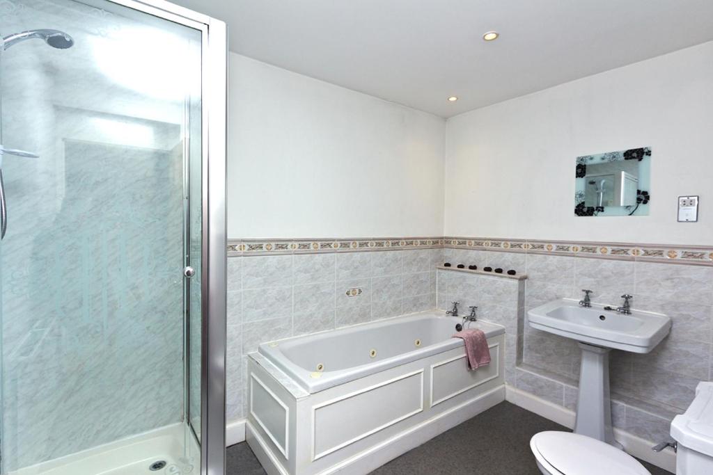 Greenside Apartment