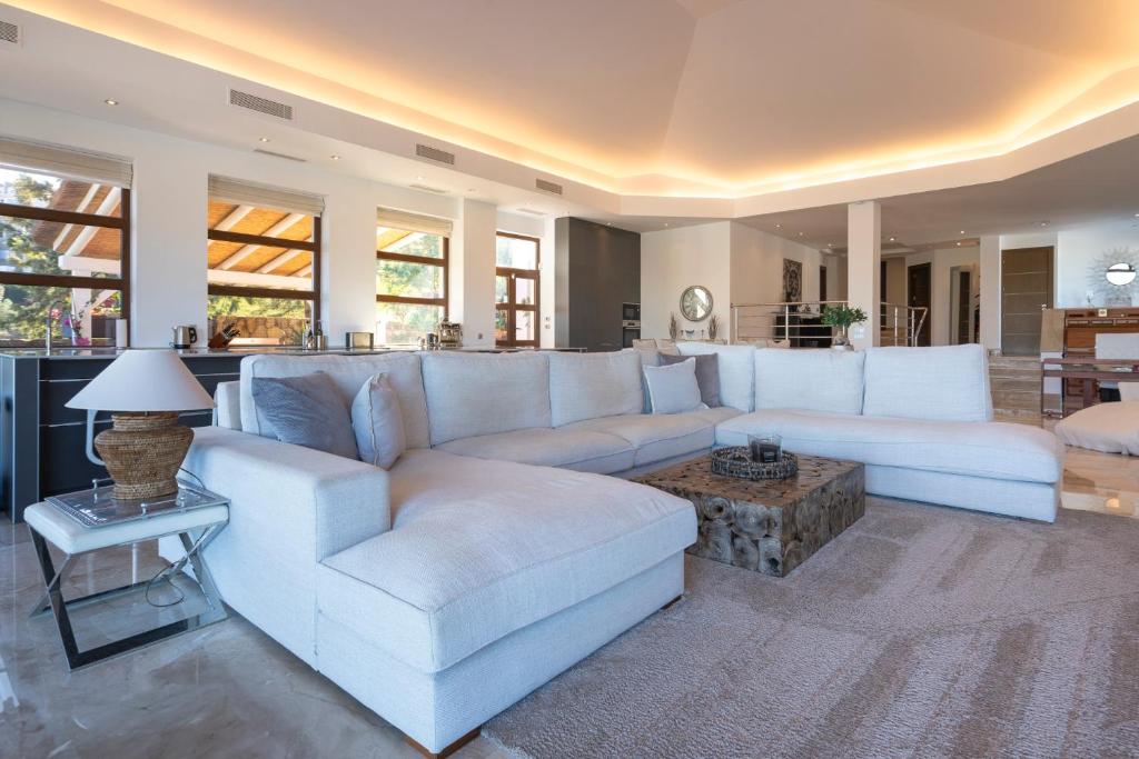 Posedenie v ubytovaní Villa Uno – Stunning 4 bedroom villa with pool