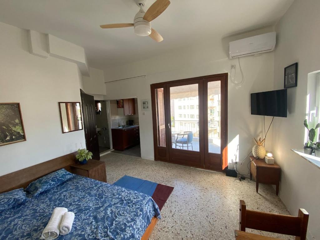 Postel nebo postele na pokoji v ubytování Mosaics easystay Penthouse 360'view