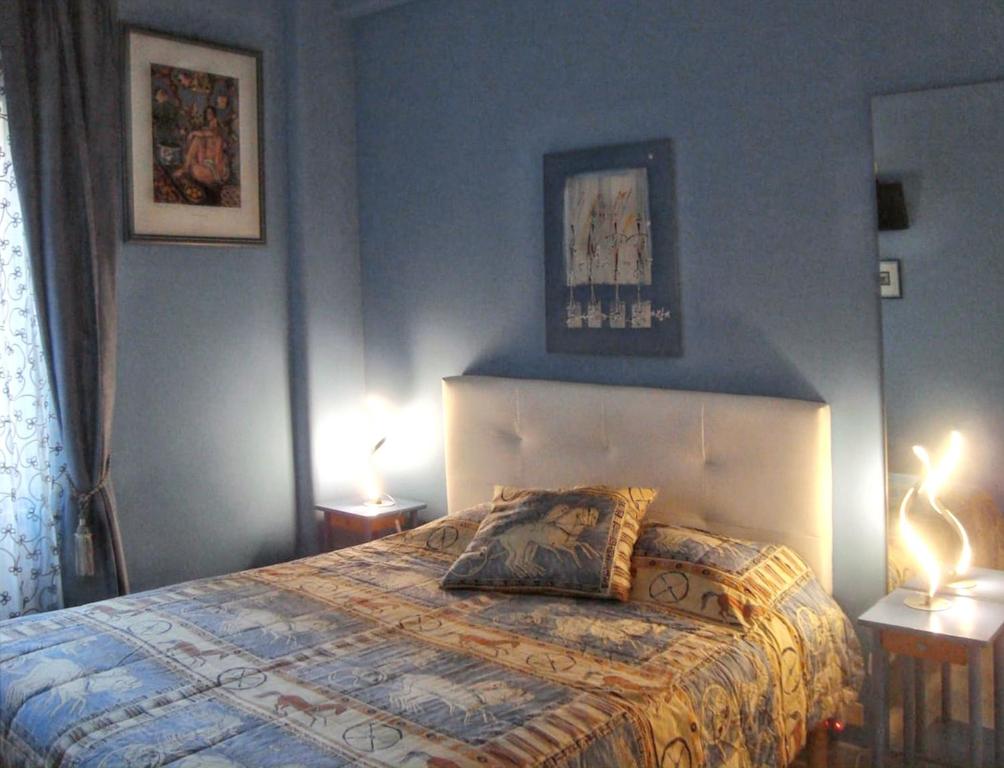Posteľ alebo postele v izbe v ubytovaní Charming Apartment near the Colosseum in Roma - 55 sqm - Balcony