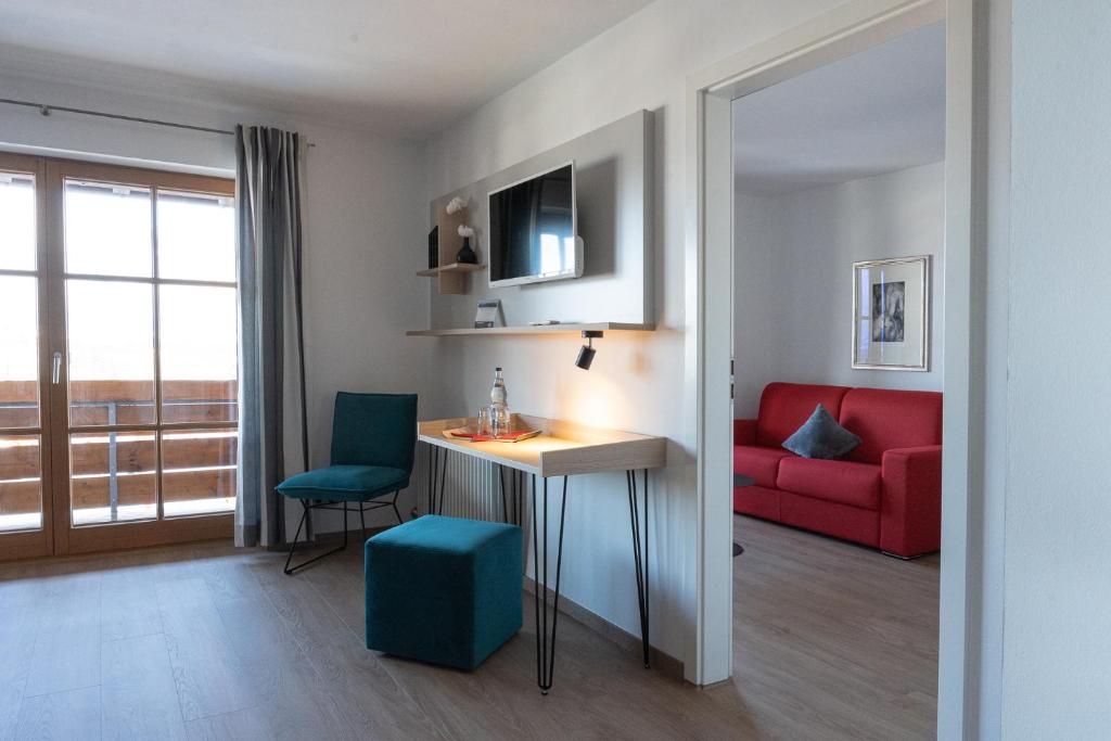 TV a/nebo společenská místnost v ubytování Nebelhorn Relaxhotel