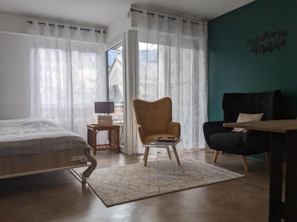 Posteľ alebo postele v izbe v ubytovaní Joli studio proche des thermes