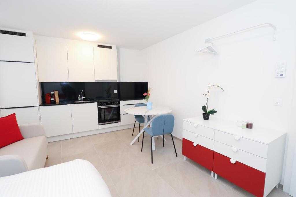 Kuchyň nebo kuchyňský kout v ubytování Modern Studio central location