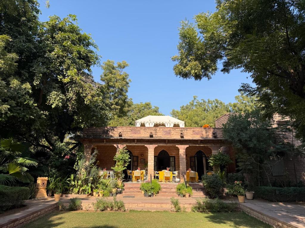 Zahrada ubytování Devi Bhawan