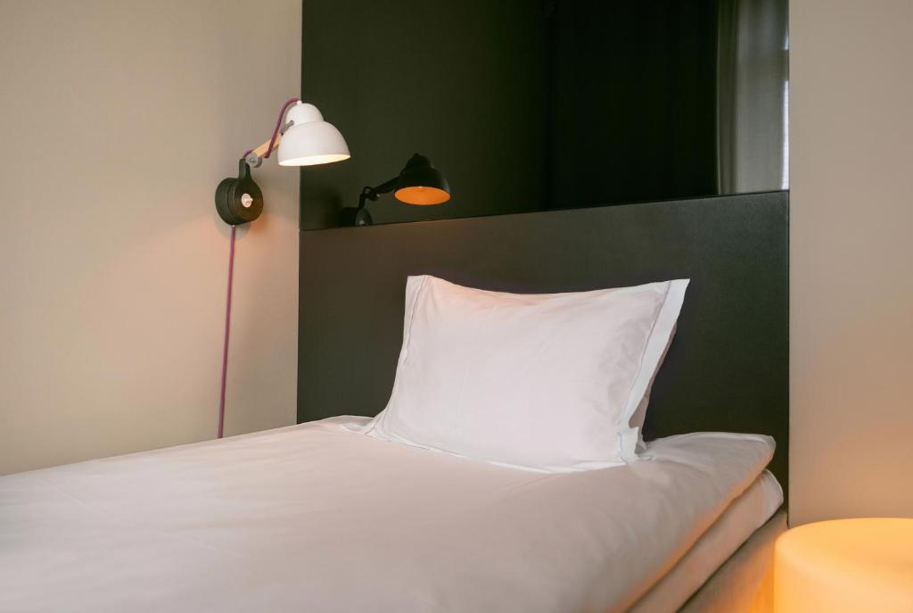 Postel nebo postele na pokoji v ubytování Nobis Hotel Stockholm, a Member of Design Hotels™