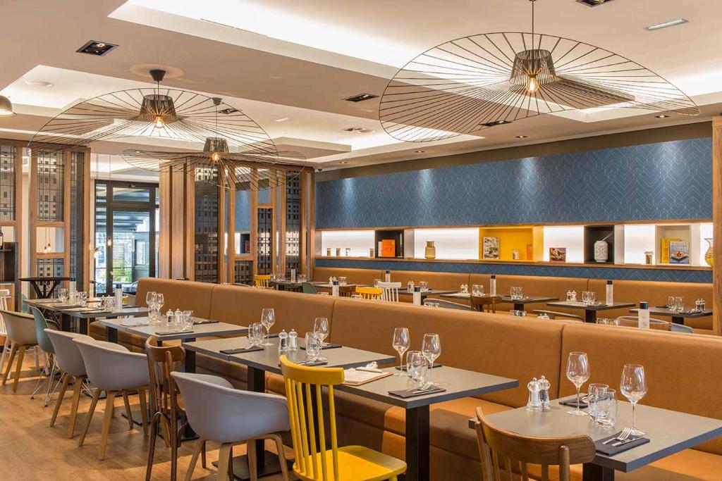 Restaurant ou autre lieu de restauration dans l'établissement L'Elysée Val d'Europe