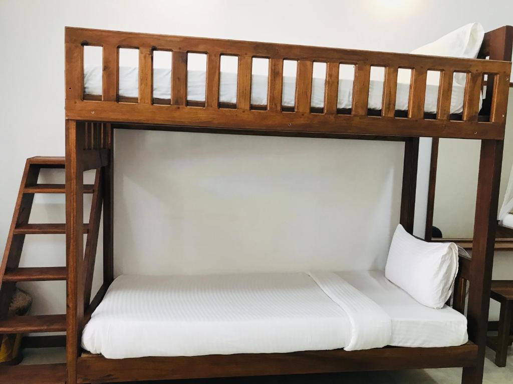 Postel nebo postele na pokoji v ubytování Breeze Blows Inn