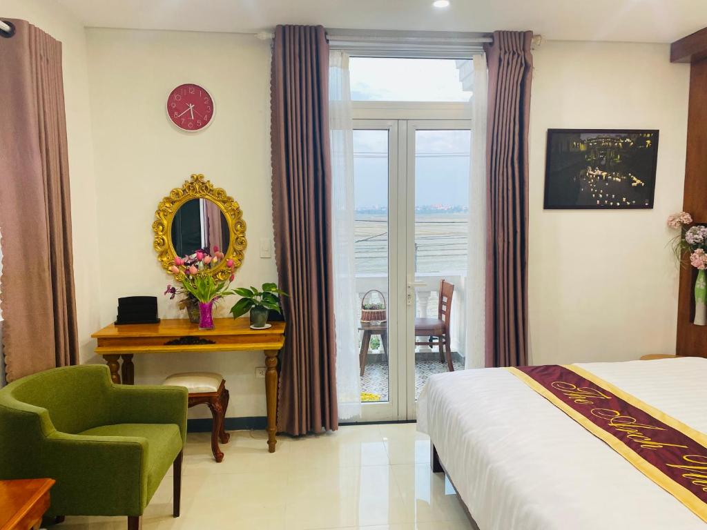 Postel nebo postele na pokoji v ubytování The Arch Villa Hội An