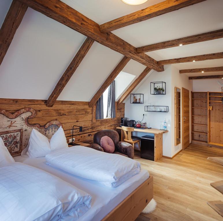 Postel nebo postele na pokoji v ubytování Gmundnerberghaus - ROOMS