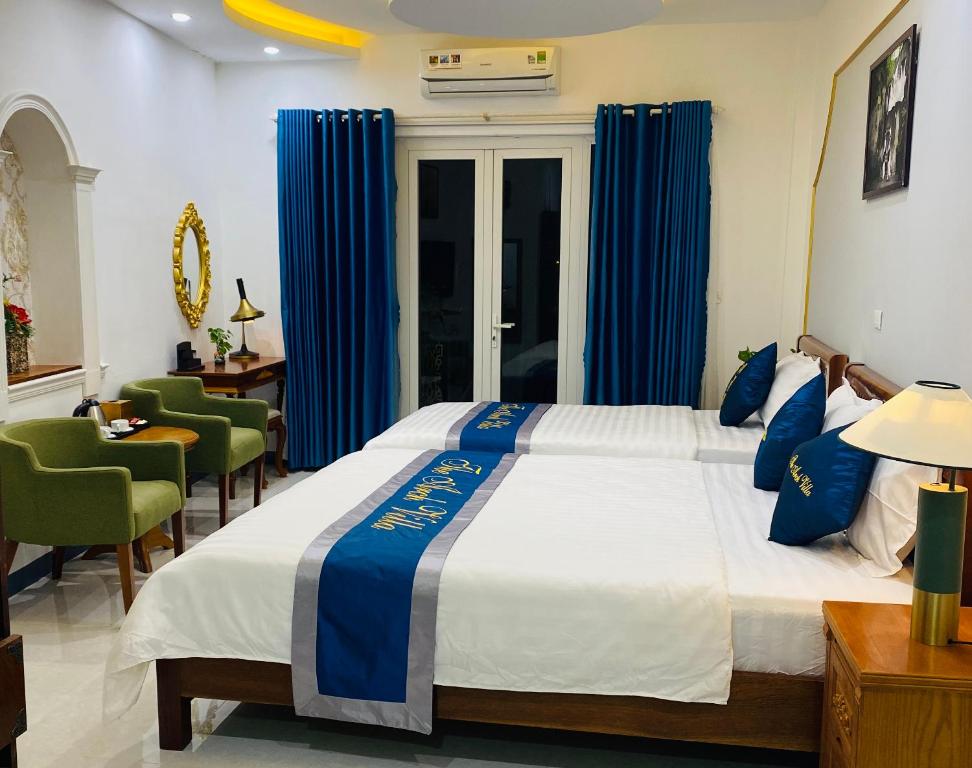 Postel nebo postele na pokoji v ubytování The Arch Villa Hội An