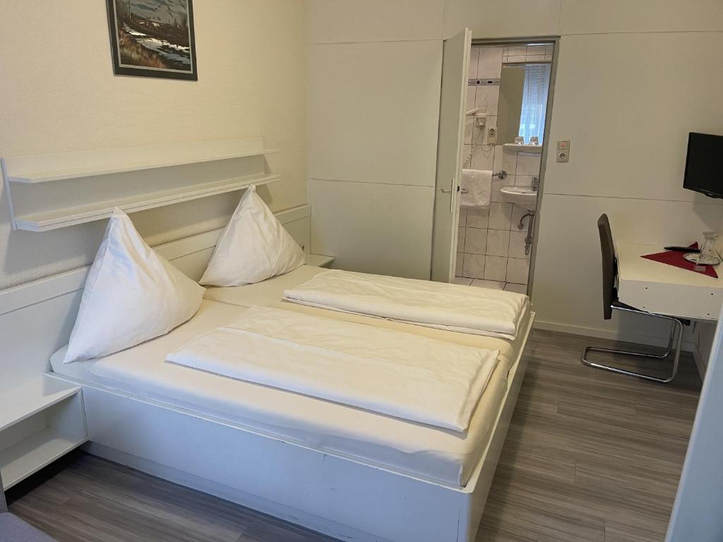 Postel nebo postele na pokoji v ubytování Hotel König Humbert