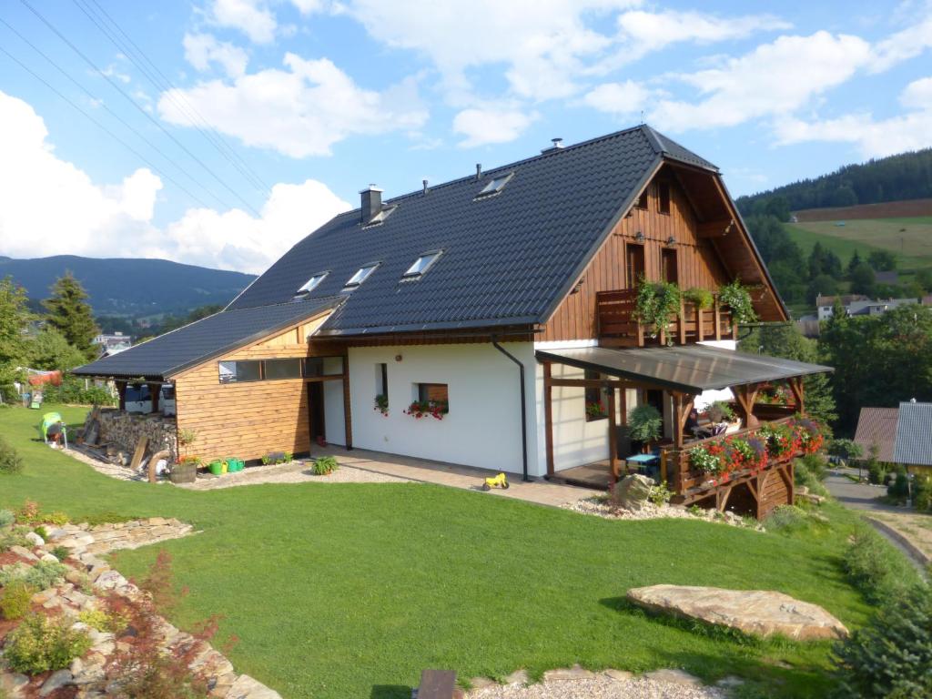 Nespecifikovaný výhled na hory nebo výhled na hory při pohledu z apartmánu