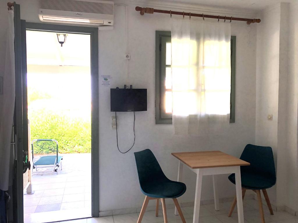 TV a/nebo společenská místnost v ubytování Despina Studios and Apartments