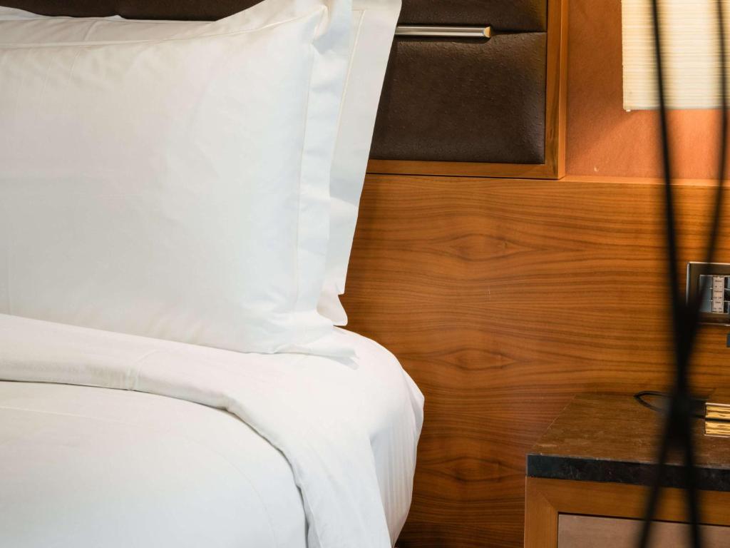 Postel nebo postele na pokoji v ubytování Sofitel London Heathrow
