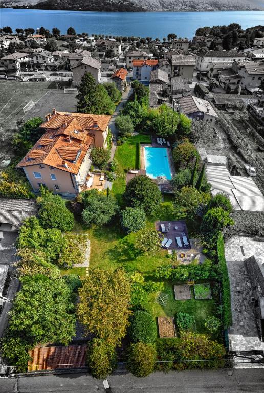 The swimming pool at or close to ABIES lago di Como