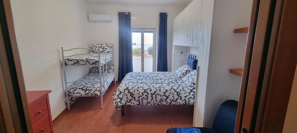 Ένα ή περισσότερα κρεβάτια σε δωμάτιο στο Casa Di Nonna