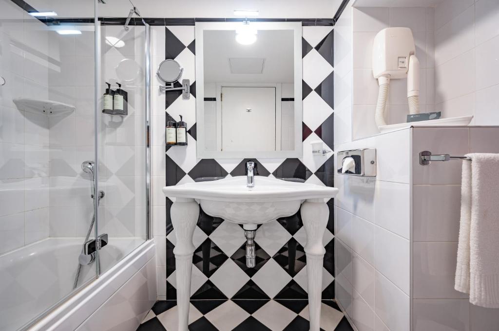 AX The Victoria Hotel - 9