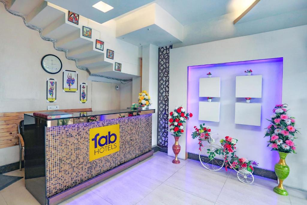 Vstupní hala nebo recepce v ubytování FabExpress The Paradise - Nr Apollo Hospital