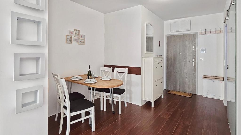 Fotografie z fotogalerie ubytování Holiday Home Balticus C22 dla 6 osób z balkonem przy plaży v destinaci Międzyzdroje