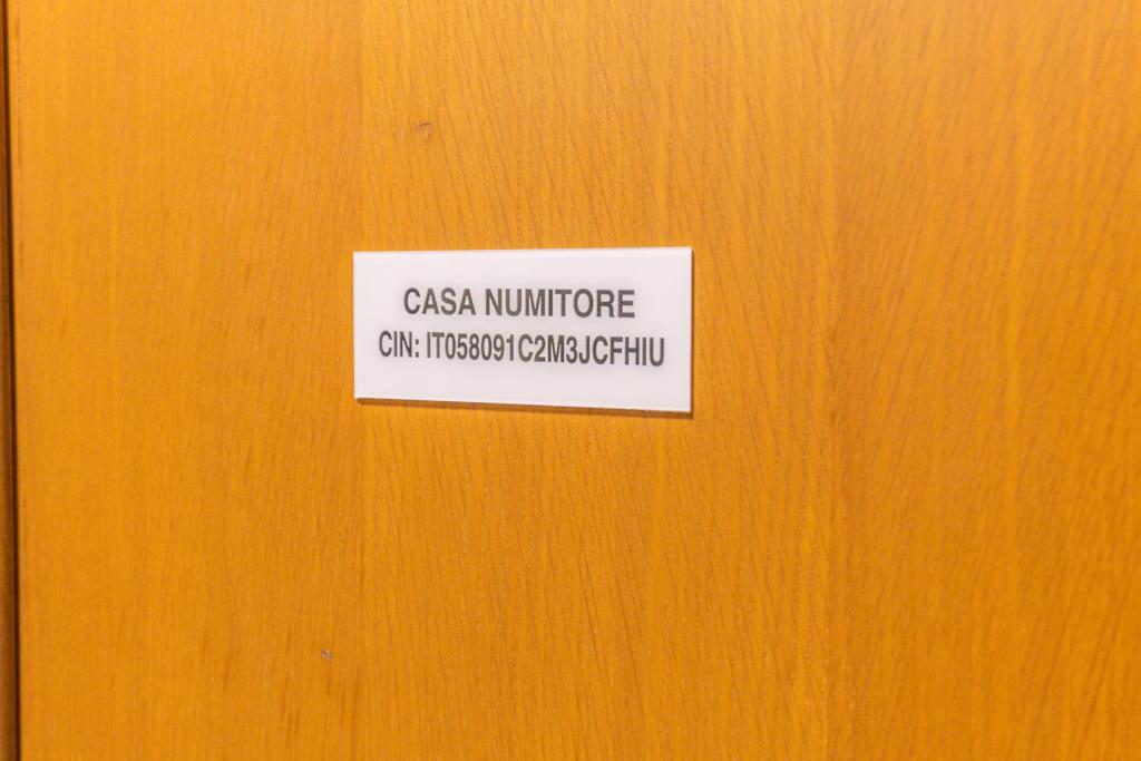 Certificato, attestato, insegna o altro documento esposto da Easy Host Apt Casa Numitore
