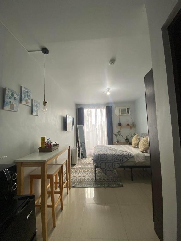 Ohana Buenbyahe Studio Rooms with balcony in Mandaluyong, Edsa Shaw Mrt and Megamall Images