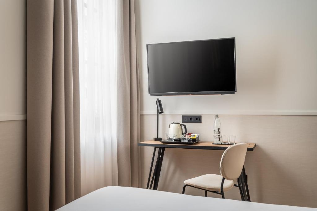 TV a/nebo společenská místnost v ubytování BYPILLOW Sinfonía