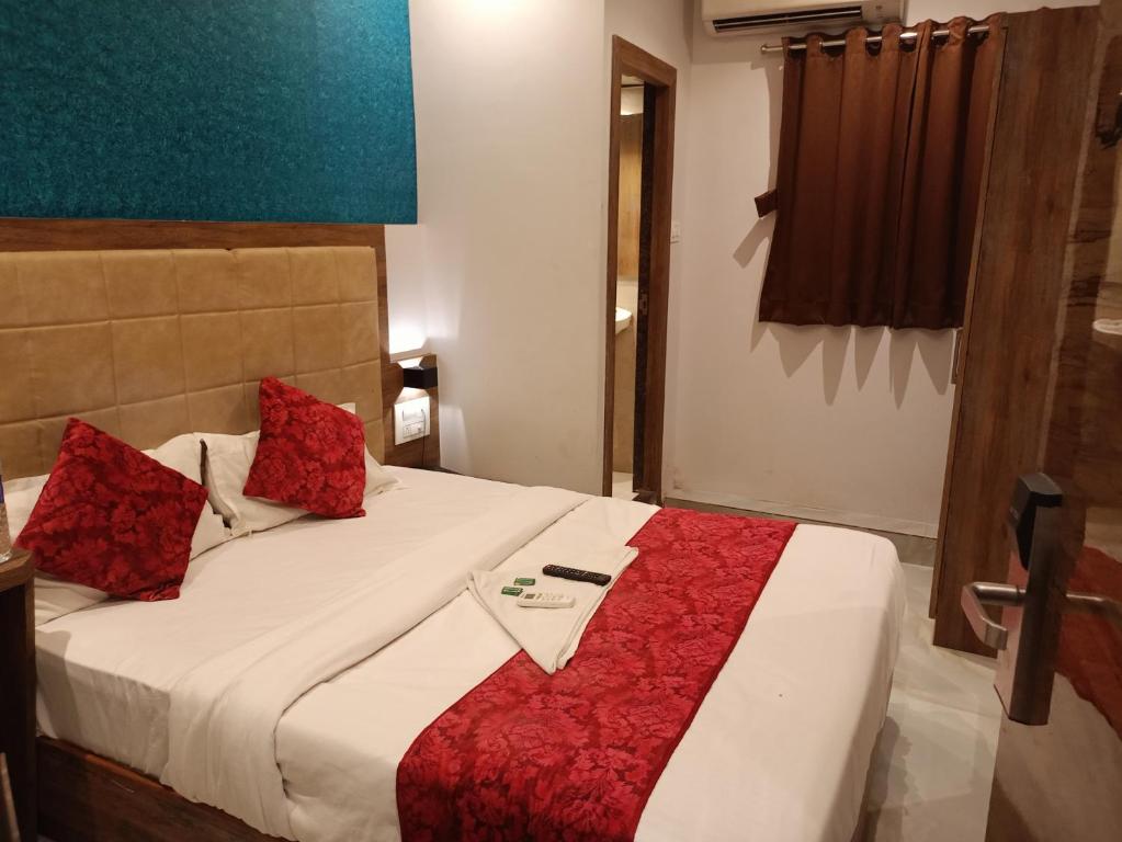 Postel nebo postele na pokoji v ubytování Hotel Kishan Lodging & Boarding