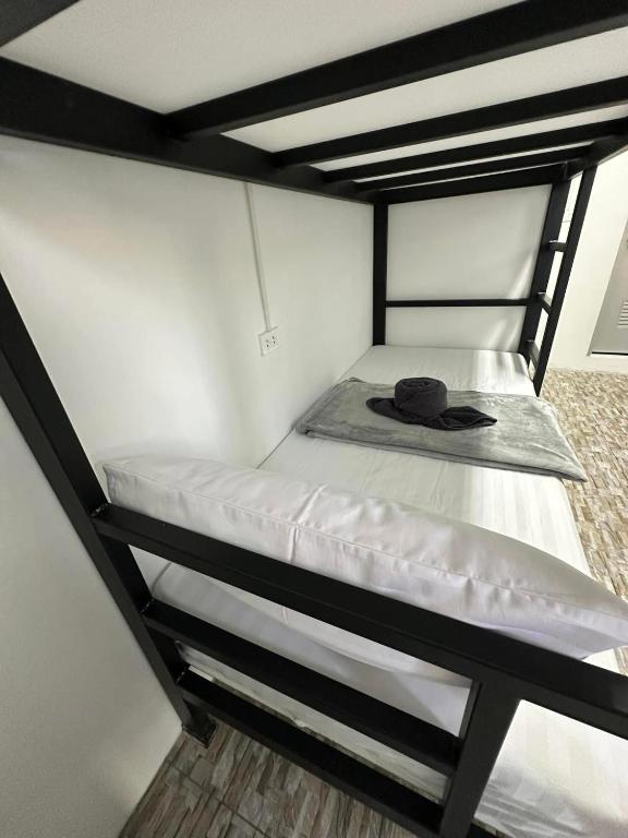 Postel nebo postele na pokoji v ubytování Phuket Hostel at Rawai