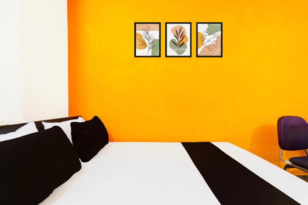 Postel nebo postele na pokoji v ubytování Hotel O YAS DEV