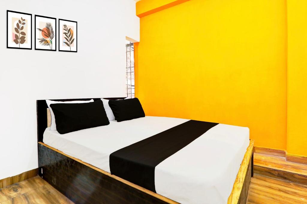 Postel nebo postele na pokoji v ubytování Hotel O YAS DEV