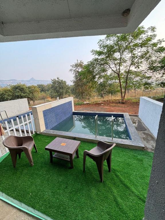 Patio nebo venkovní prostory v ubytování Ivy Bliss Studio with Private Pool, B 09, Karjat