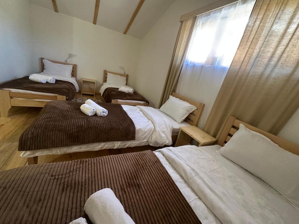 Postel nebo postele na pokoji v ubytování "White House Nakani" - Guesthouse near the centre