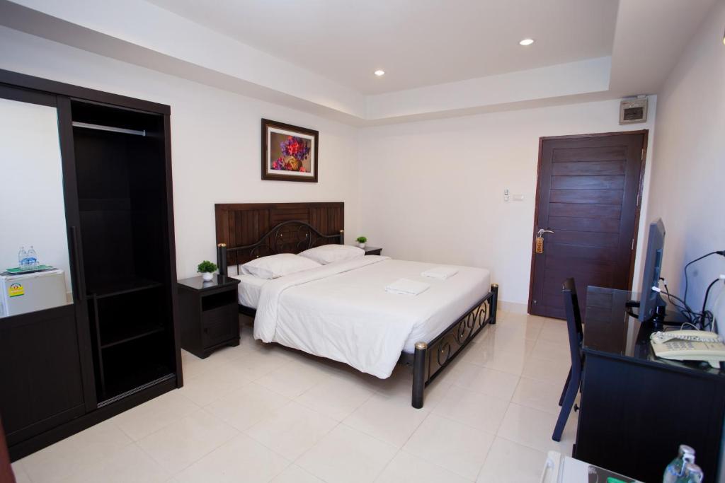 Una cama o camas en una habitación de Top Hostel (Top Mansion)