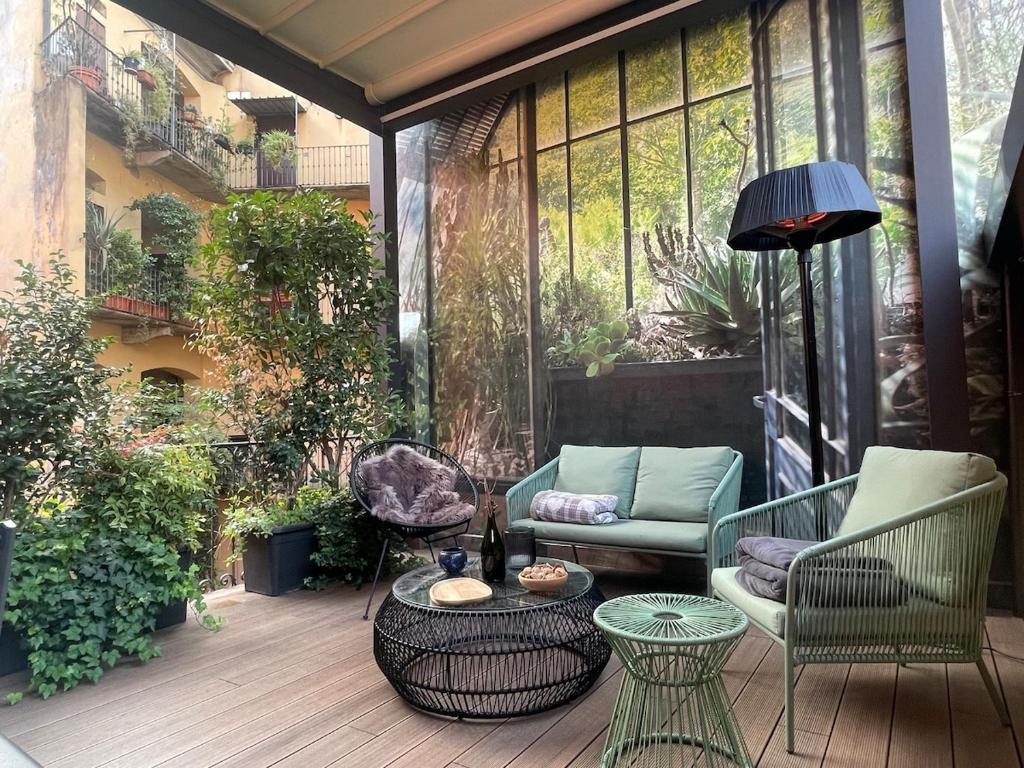 OLIVE GARDEN Stylish Studio with cozy terrace