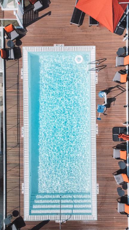 Bazén v ubytování Iberostar Waves Miami Beach nebo v jeho okolí