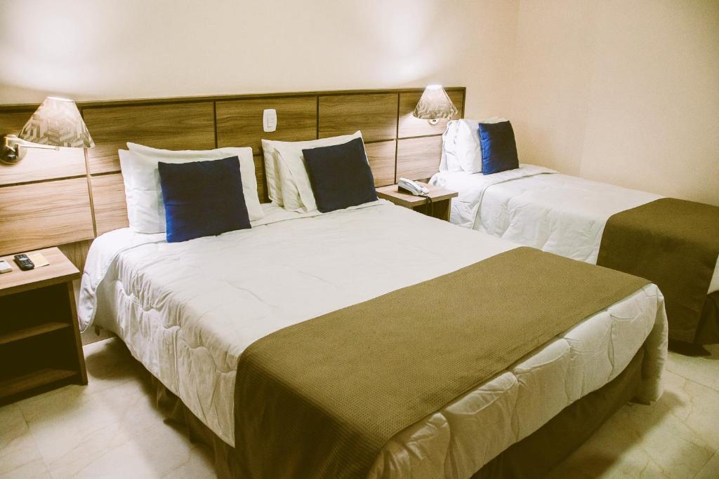 Cama ou camas em um quarto em Fenix Hotel Pouso Alegre