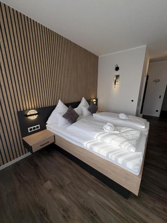 Postel nebo postele na pokoji v ubytování Flair Hotel zur Therme