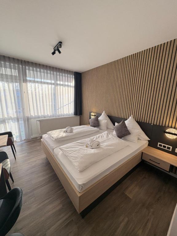Postel nebo postele na pokoji v ubytování Flair Hotel zur Therme