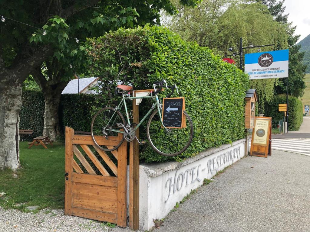 Jízda na kole v ubytování Auberge La Douce Montagne nebo okolí