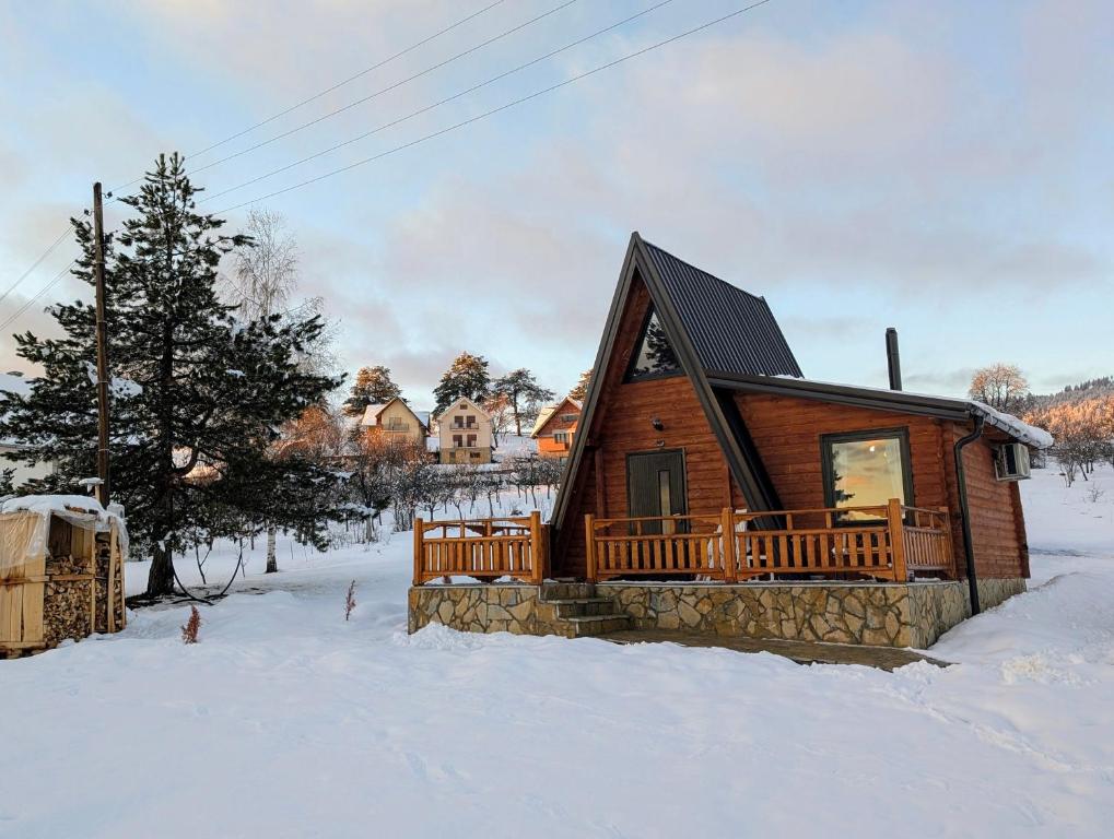 AA Pine vikendica za izdavanje u srcu Zapadne Srbije - Housity