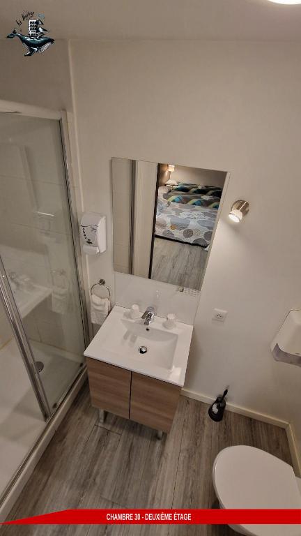 Koupelna v ubytování Hôtel Au Valéry