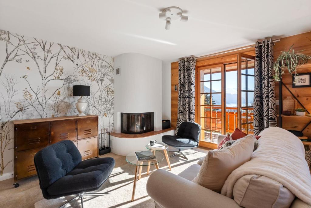 Posezení v ubytování Chalet apartment with balcony and Alpine view