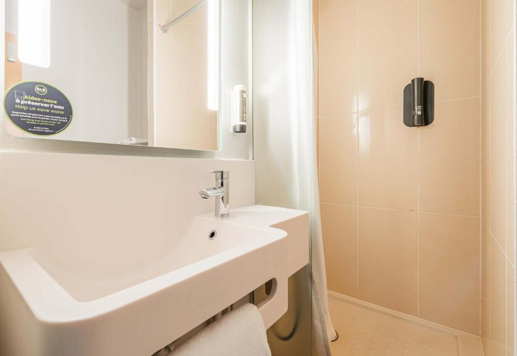Koupelna v ubytování B&B HOTEL Mulhouse Centre