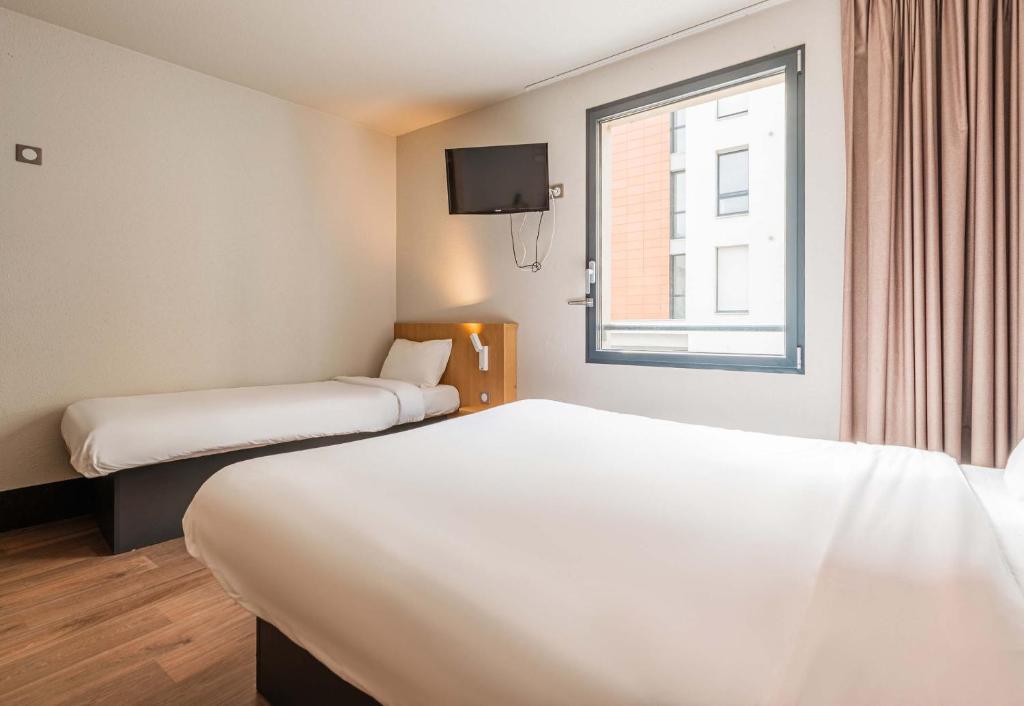 Postel nebo postele na pokoji v ubytování B&B HOTEL Mulhouse Centre