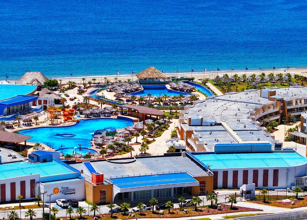 Bazén v ubytování Rosa Agustina Guanaqueros Resort nebo v jeho okolí