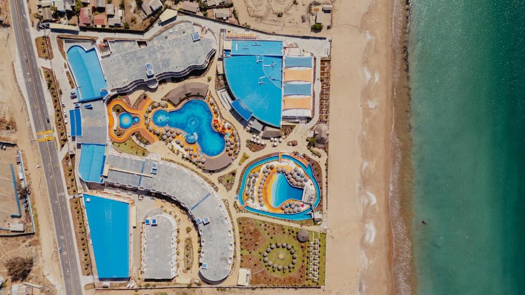 Bazén v ubytování Rosa Agustina Guanaqueros Resort nebo v jeho okolí