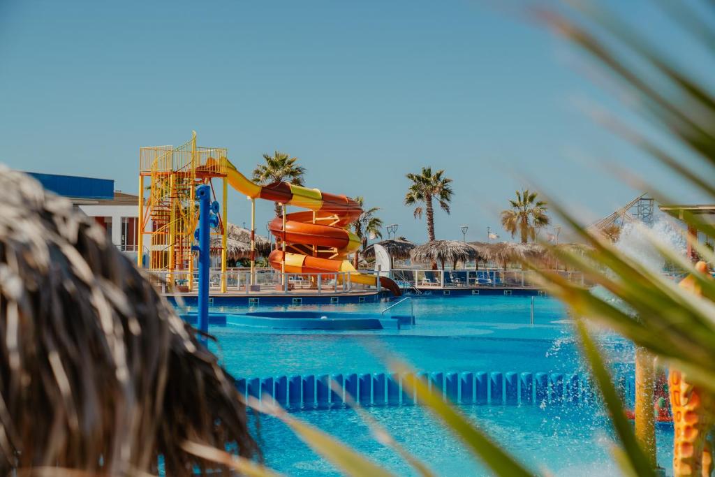 Bazén v ubytování Rosa Agustina Guanaqueros Resort nebo v jeho okolí